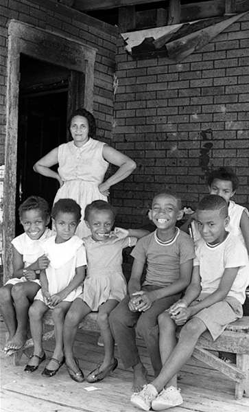The Jackson Family, along Route 33, west of Richmond, 1968