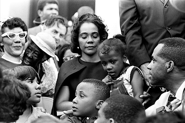 Coretta Scott King and her children on the Lincoln Memorial steps, Solidarity Day, 1968