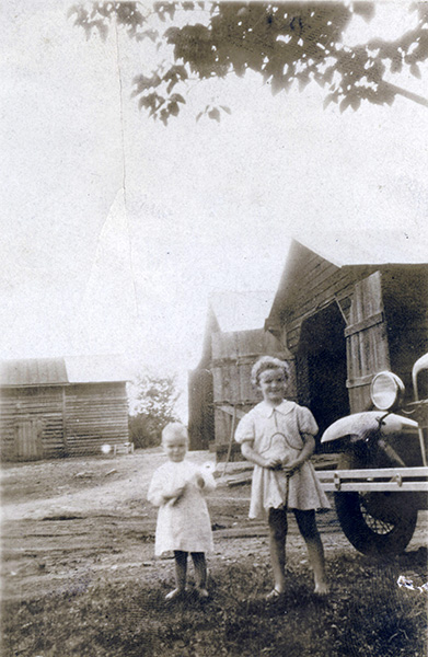 An unknown younger child and Claudia’s mother, Mollie.
